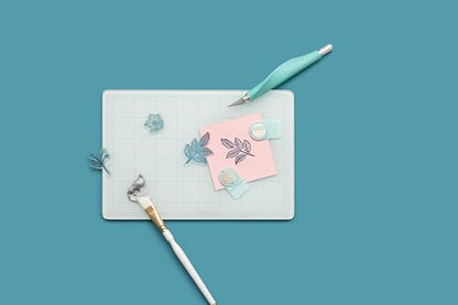 We R Memory Keepers Magnetic Glass Crafting Mat 9x6 - Heavy Duty, Perfect for Cutting, Paint Mixing, Scrapbooking, Crafts, and More - color: Clear