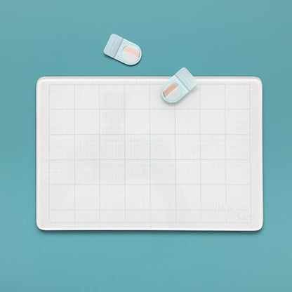 We R Memory Keepers Magnetic Glass Crafting Mat 9x6 - Heavy Duty, Perfect for Cutting, Paint Mixing, Scrapbooking, Crafts, and More - color: Clear