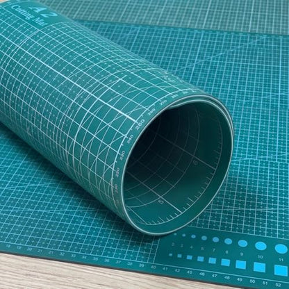 THMINS Self-Healing Sewing Mat, 18"24", 5-Ply Double-Sided Rotating Cutting Mat for Precision Sewing, Fabric Cutting, Crafts and Scrapbooking, A2, Green - size: 18"×24"